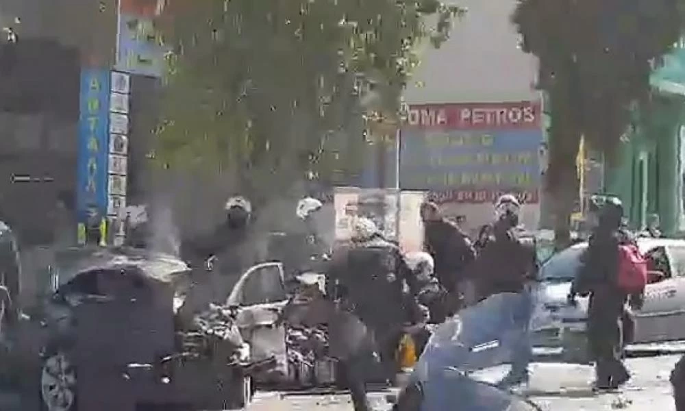 Τρόμος στη Λιοσίων: Όχημα ξέφυγε από την πορεία του κατά τη διάρκεια καταδίωξης